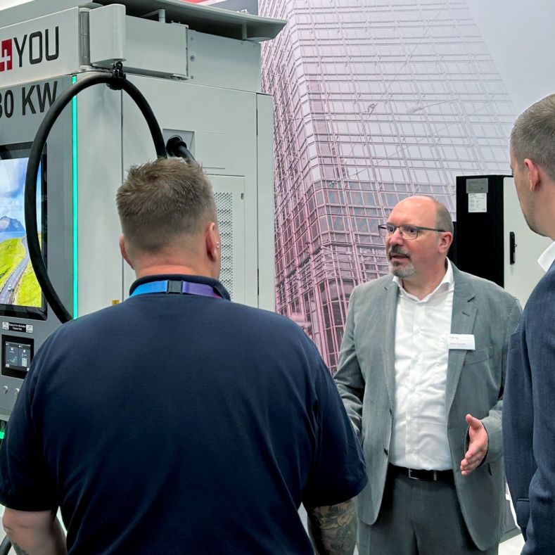 Power2Drive 2025: Erfolgreicher Messeauftritt von E4YOU in München